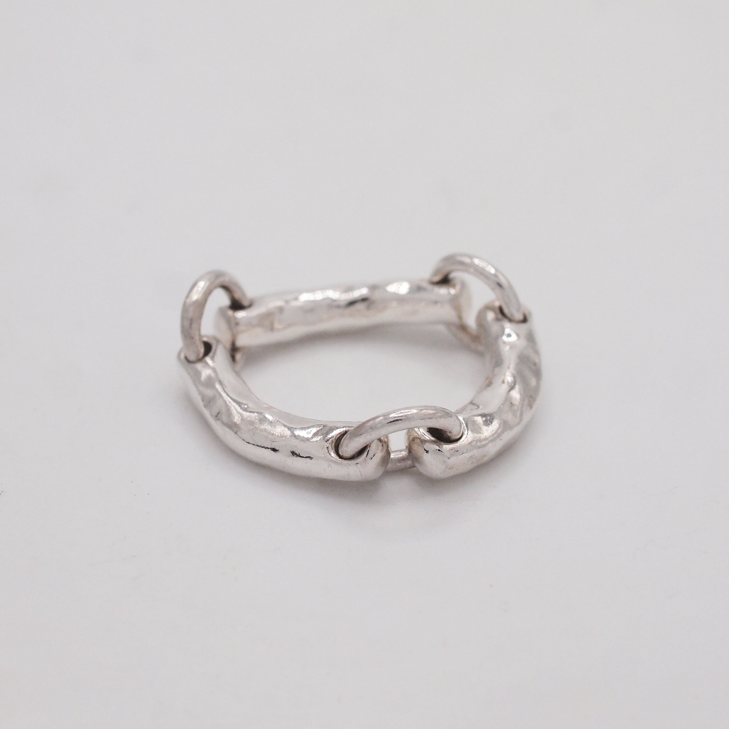 Curved Bar Ring