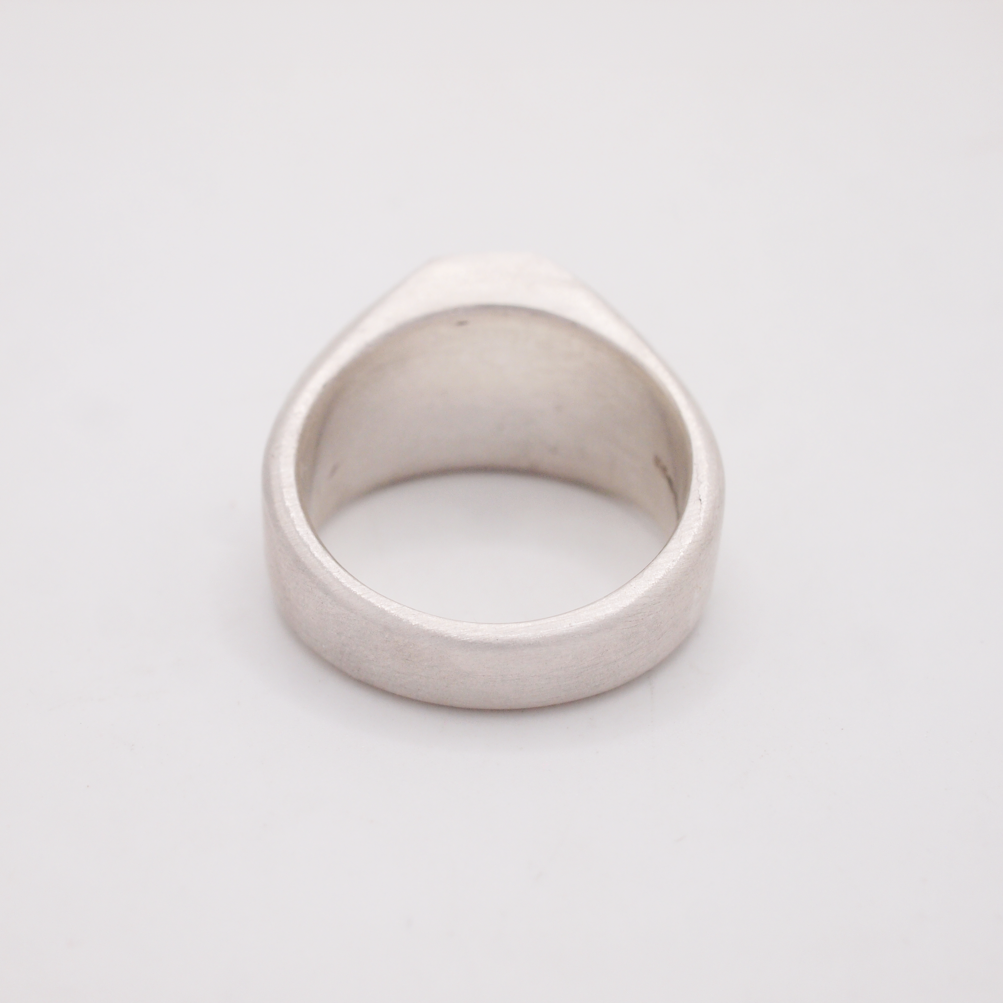 Brushed Portrait Signet-3