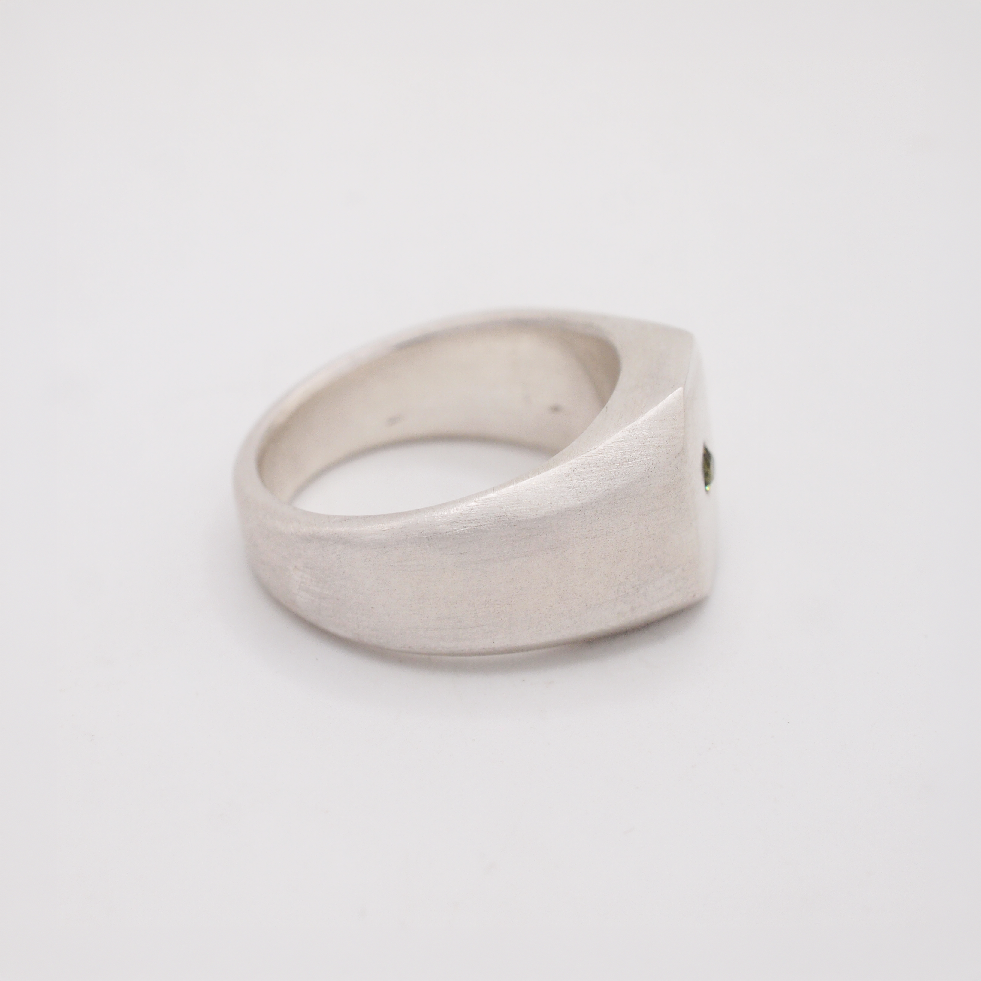 Brushed Portrait Signet-4