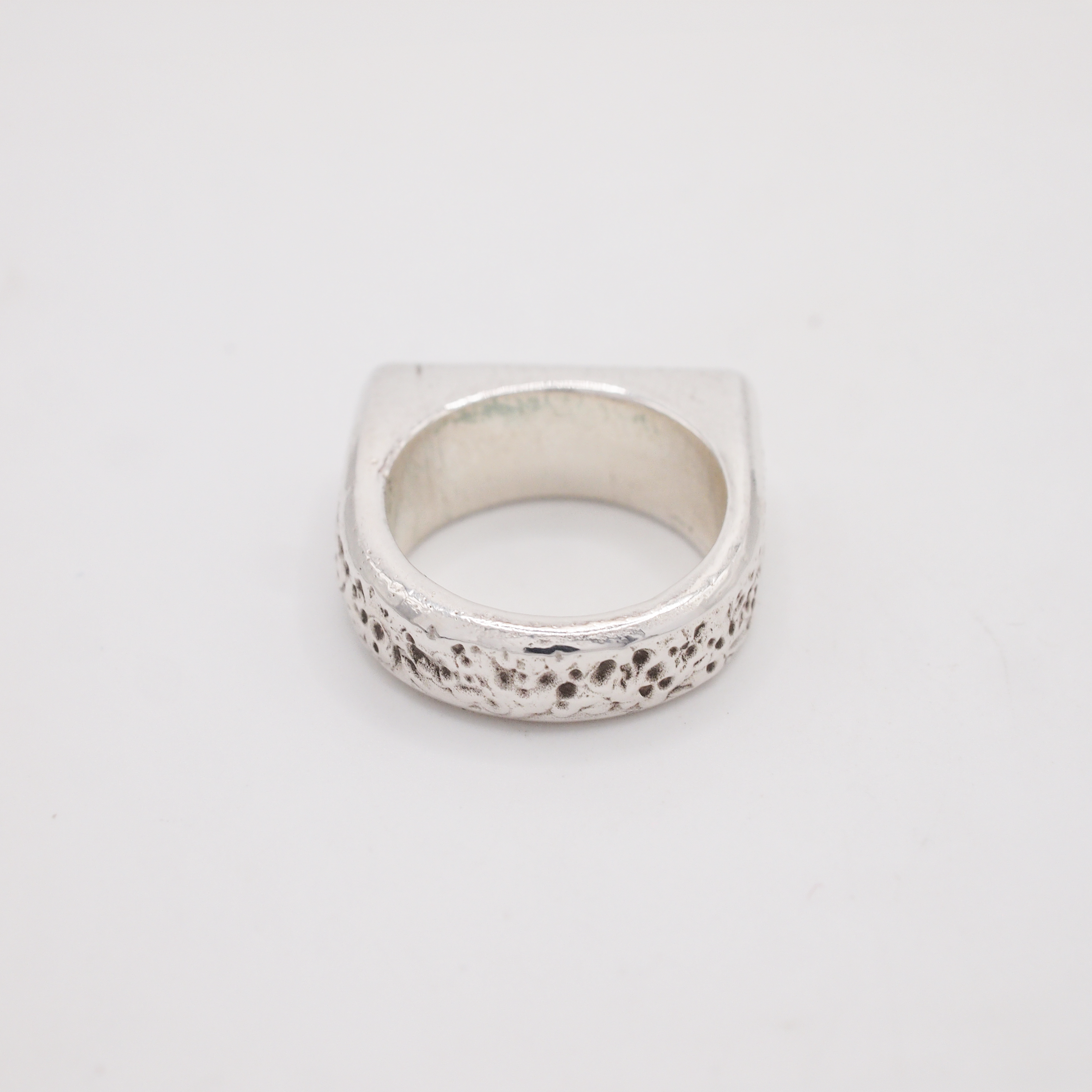Skinny Signet-3