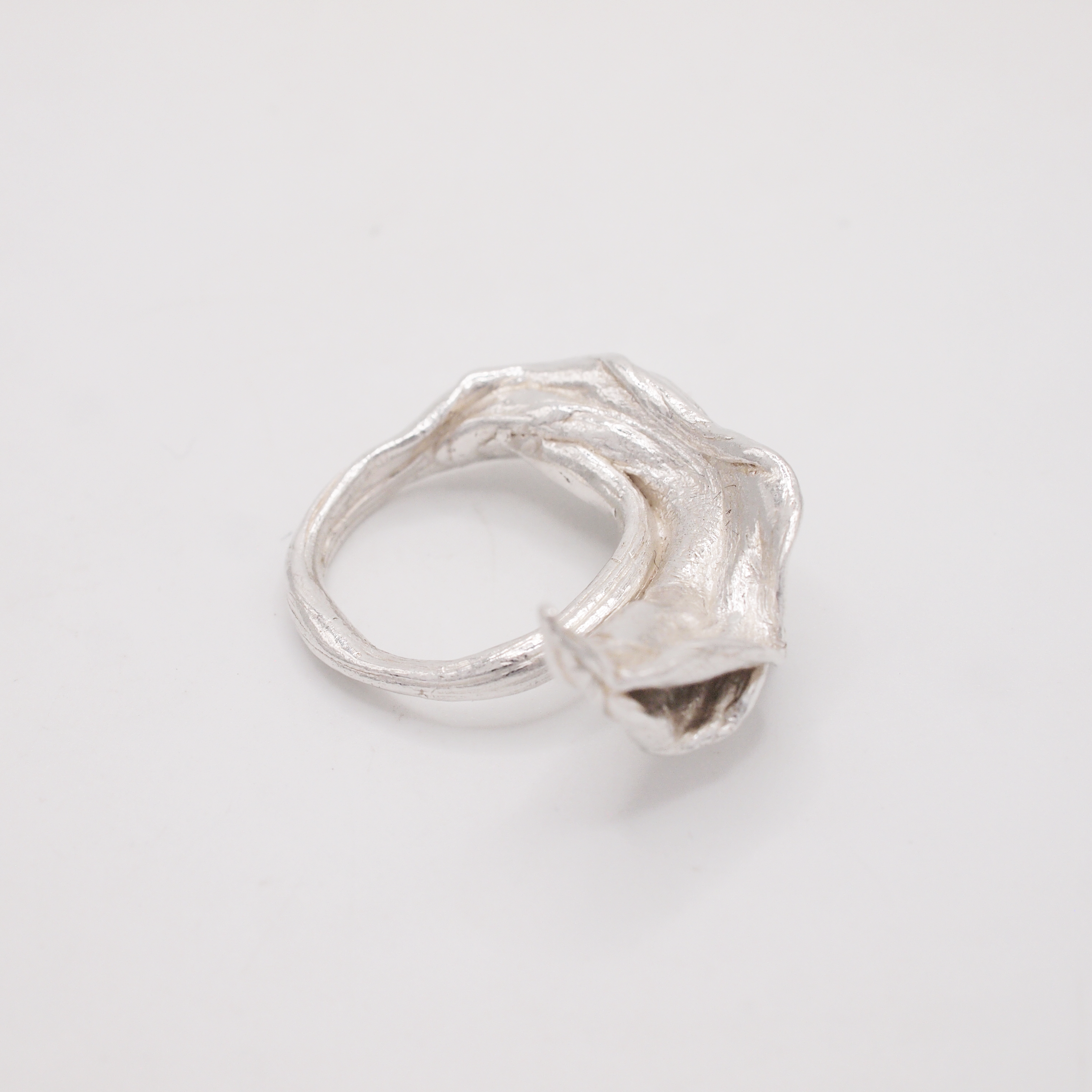 Slim Large Petals Ring-4
