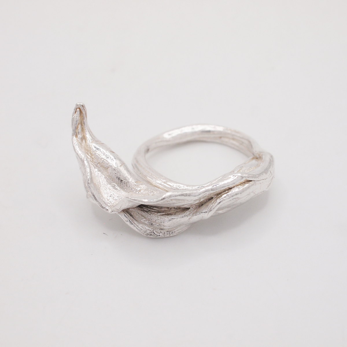 Slim Large Petals Ring