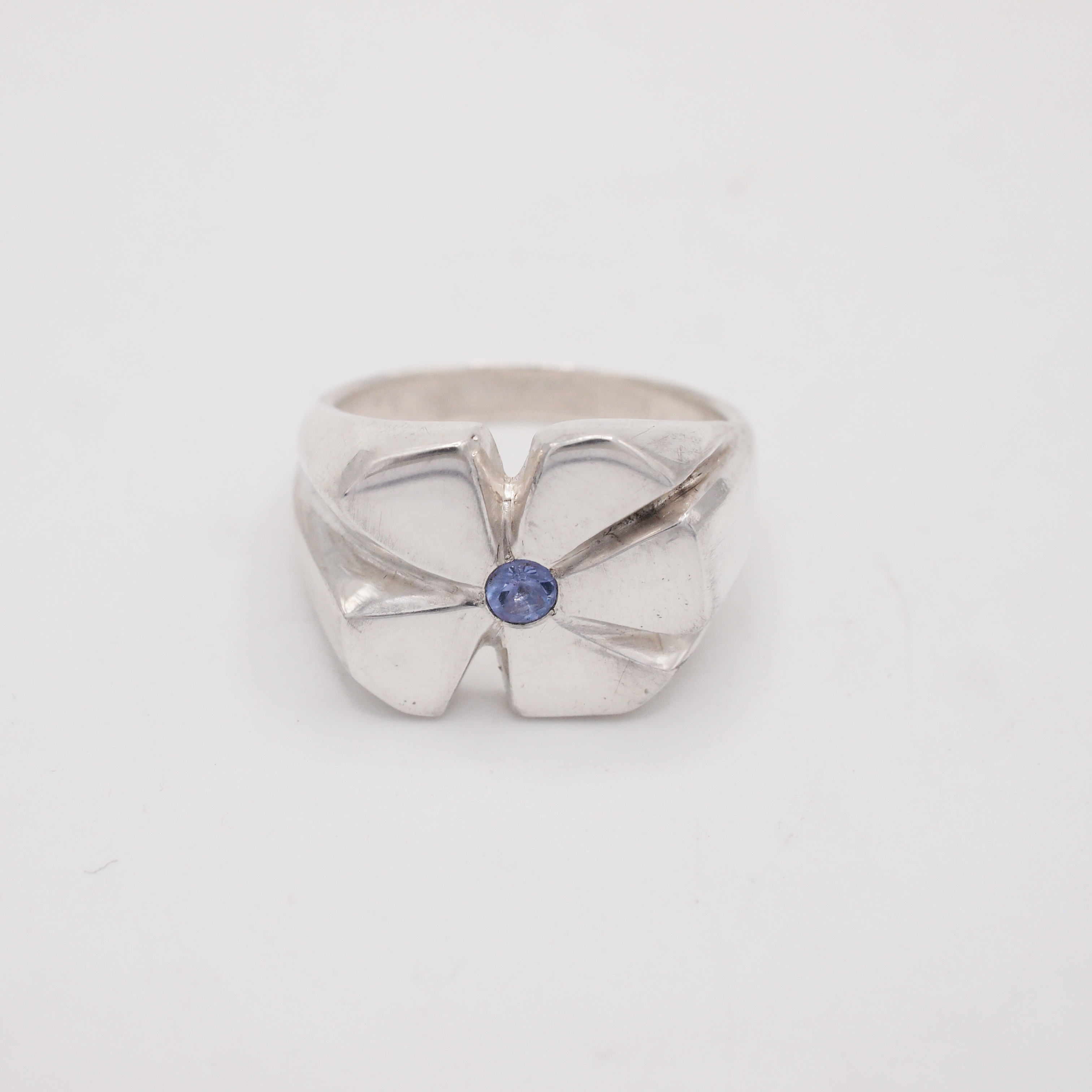 Periwinkle Flower Signet